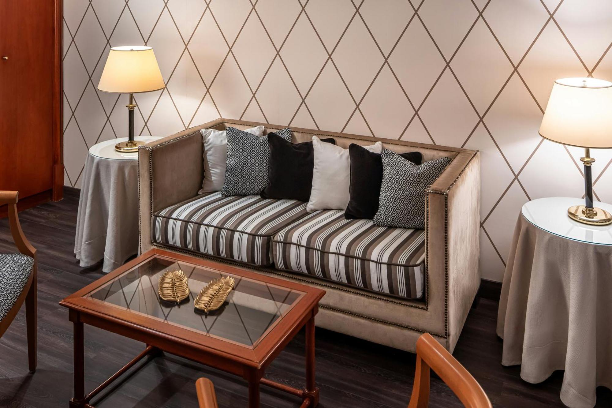 Junior Suite,1729992319:JPEG